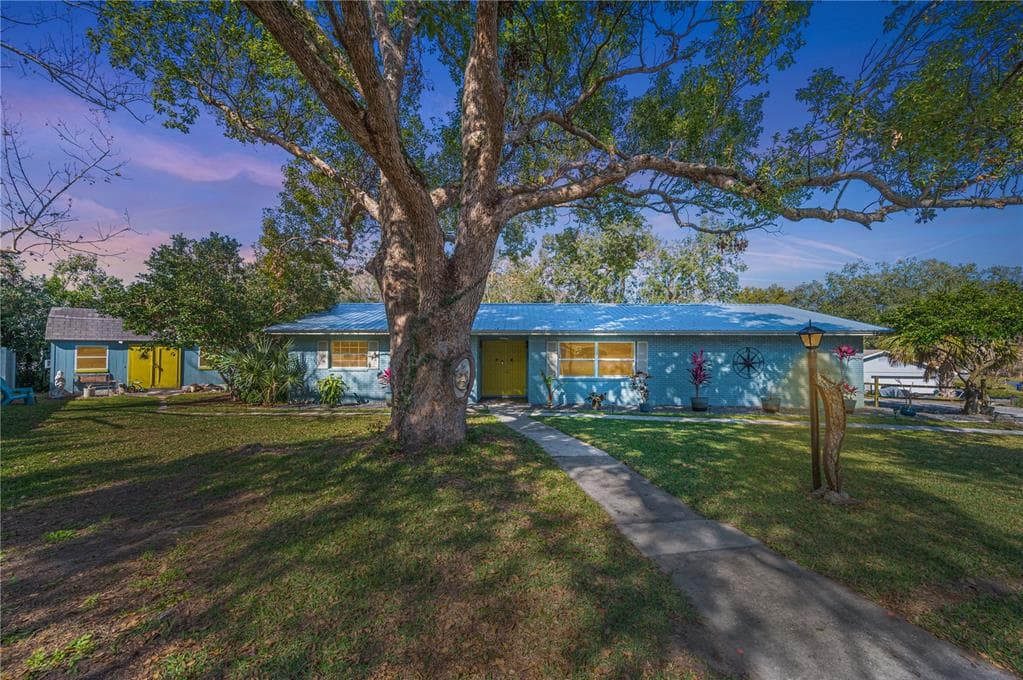 1506 HALLAM COURT N LAKELAND, FL 33813