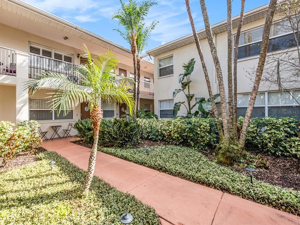 555 3RD STREET N UNIT 13 ST PETERSBURG, FL 33701