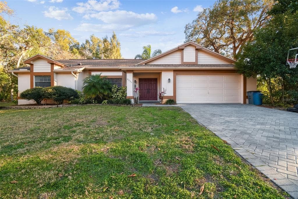 8235 GOLF CLUB COURT HUDSON, FL 34667