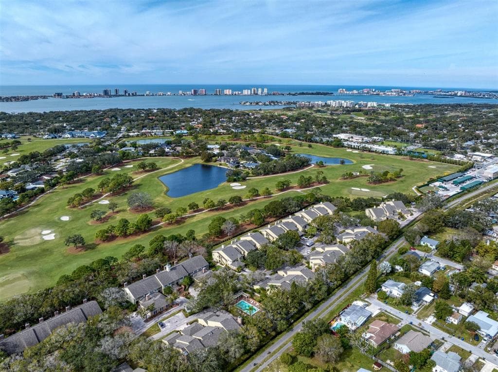 38 PELICAN PLACE UNIT 306 BELLEAIR, FL 33756