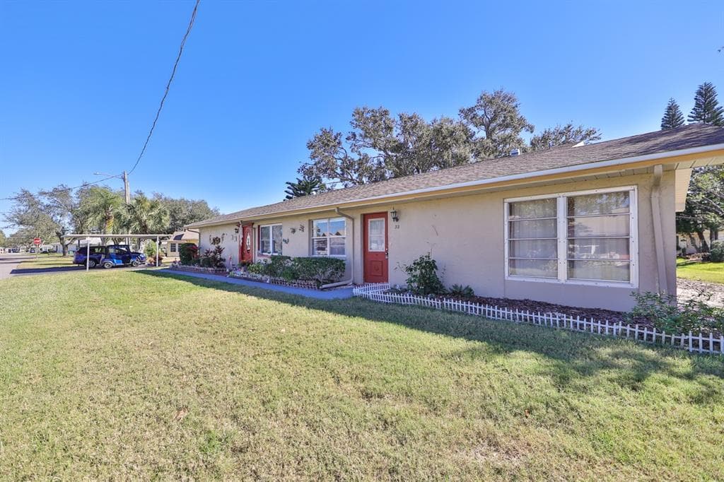 1904 CANTERBURY LANE UNIT 32 SUN CITY CENTER, FL 33573