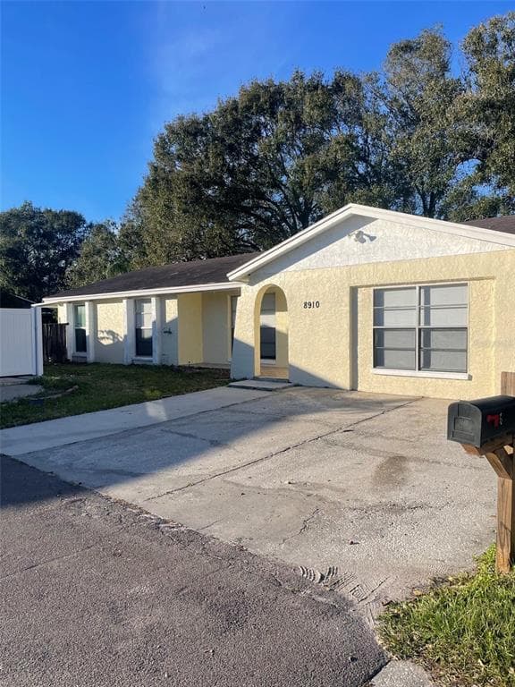 8910 BAY BRIDGE COURT TAMPA, FL 33634