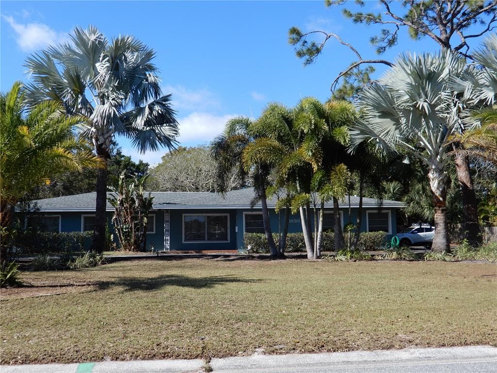 1850 JUAREZ WAY S ST PETERSBURG, FL 33712