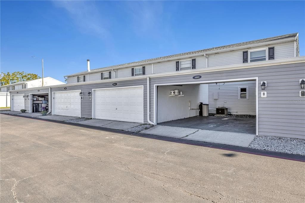11911 CONGRESSIONAL DRIVE UNIT 49 TAMPA, FL 33626