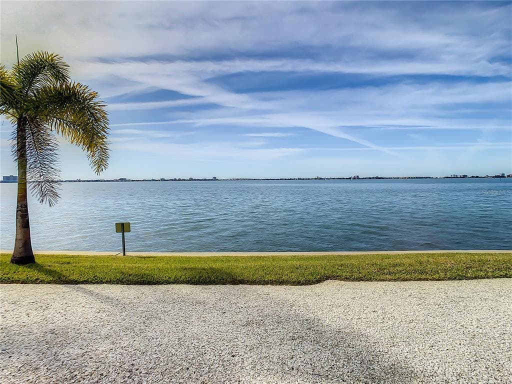 6020 SHORE BOULEVARD S UNIT 104 GULFPORT, FL 33707