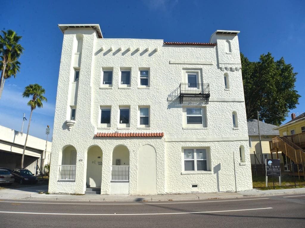 409 8TH STREET N UNIT 9 ST PETERSBURG, FL 33701