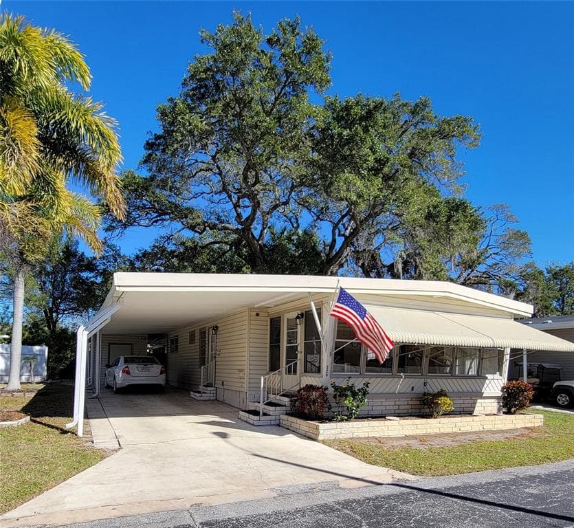 585 SKY HARBOR DRIVE UNIT 129 CLEARWATER, FL 33759