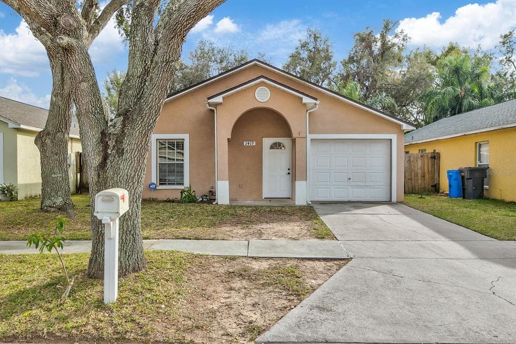 2419 CAMDEN OAKS PLACE VALRICO, FL 33594