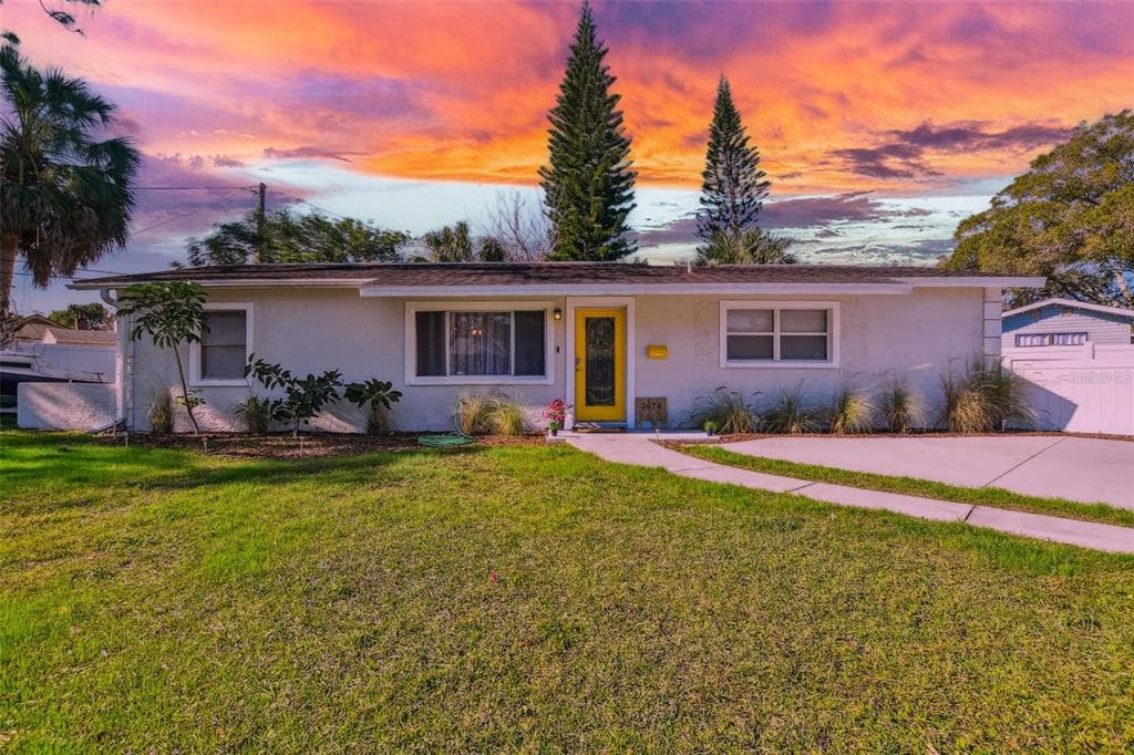 3628 IRIS STREET N ST PETERSBURG, FL 33704