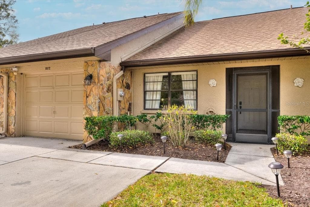 9972 LAKE SEMINOLE DRIVE W LARGO, FL 33773