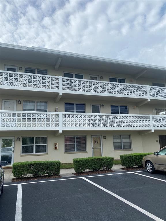 8101 11TH STREET N UNIT 220 ST PETERSBURG, FL 33702