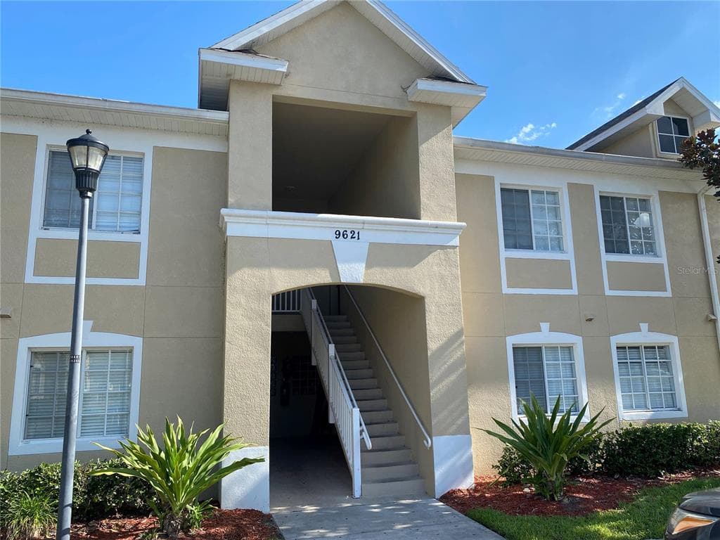 9621 LAKEDALE WAY UNIT 202 RIVERVIEW, FL 33578