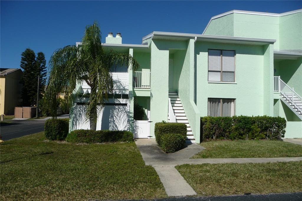 1 WINDRUSH BOULEVARD UNIT 29 INDIAN ROCKS BEACH, FL 33785