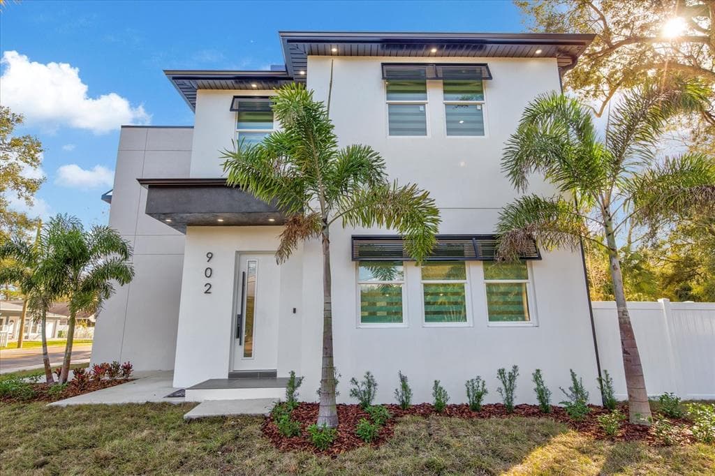 902 W SLIGH AVENUE TAMPA, FL 33604