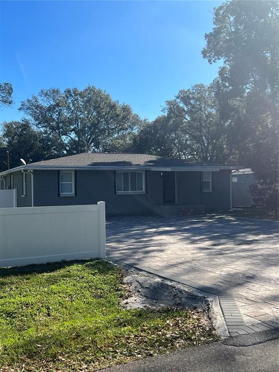 8025 N GOMEZ AVENUE TAMPA, FL 33614