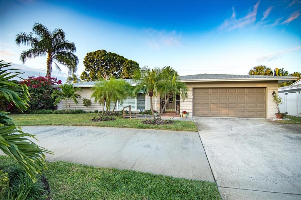 1113 40TH AVENUE NE ST PETERSBURG, FL 33703