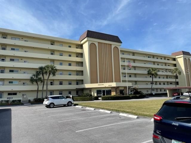 4650 COVE CIRCLE UNIT 404 ST PETERSBURG, FL 33708