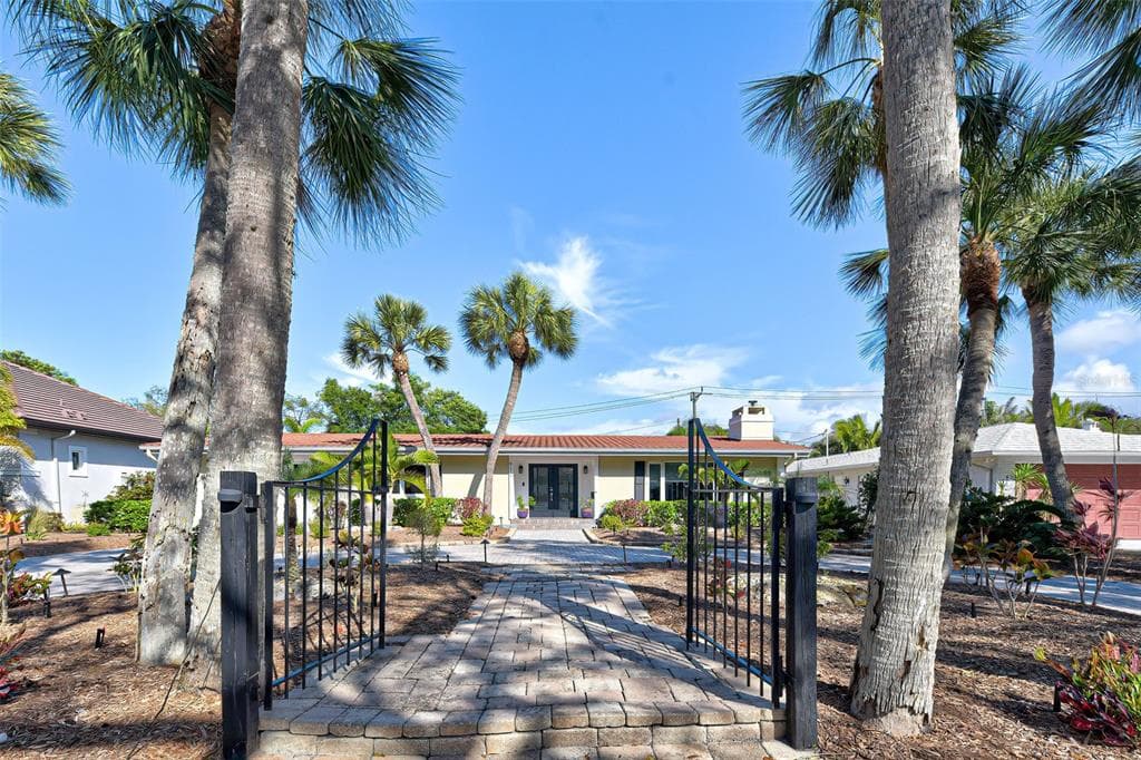 612 W VENICE AVENUE VENICE, FL 34285