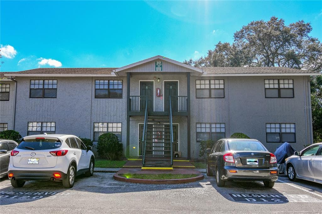 201 PINE VIOLET COURT UNIT 102 TAMPA, FL 33612