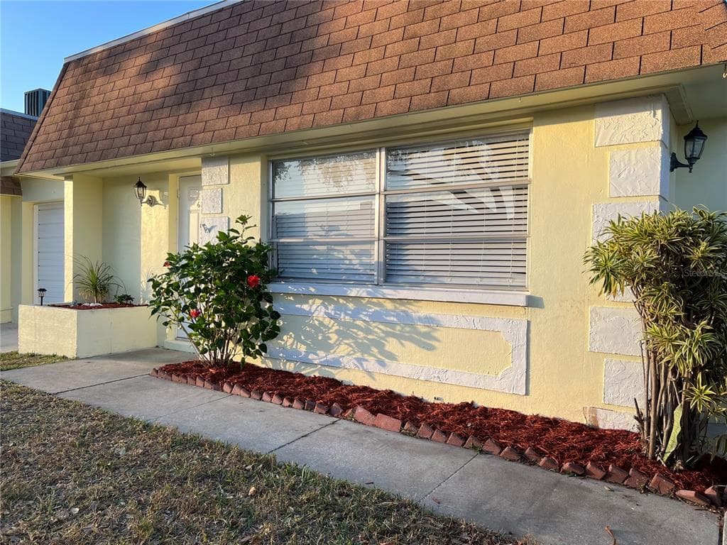 6785 ARMAND PL N PINELLAS PARK, FL 33781
