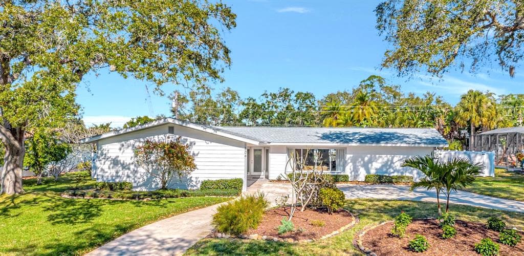 806 ROYAL DRIVE LARGO, FL 33770