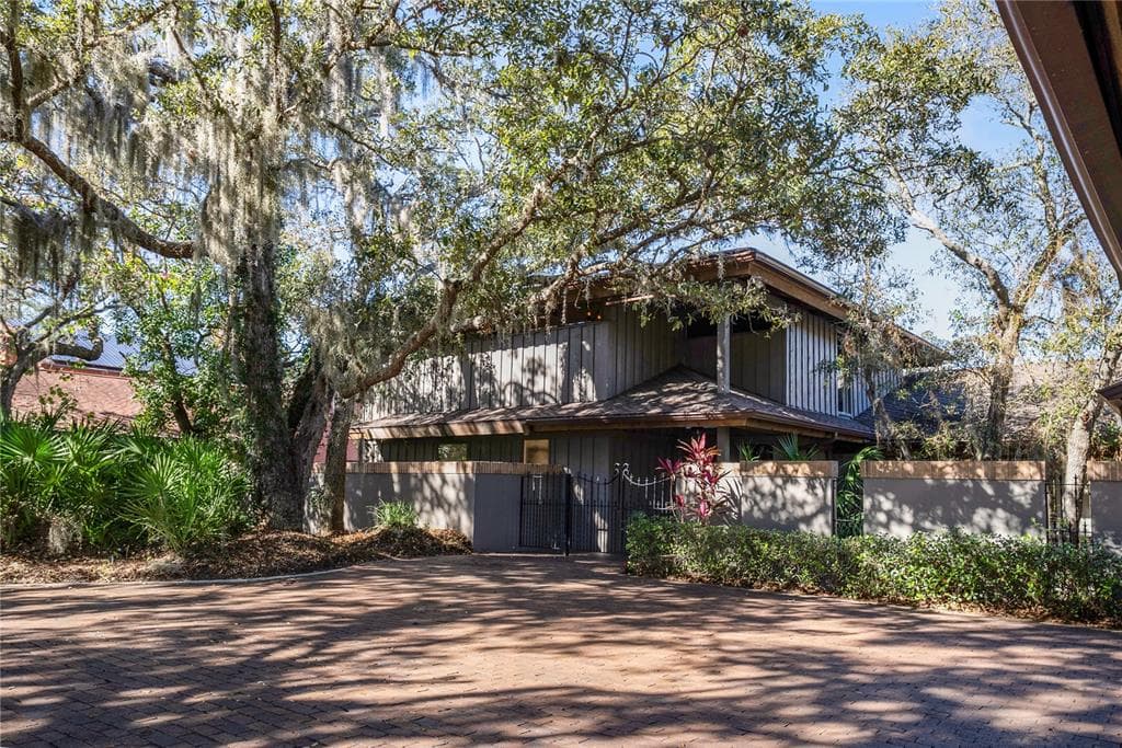 1296 WEYBRIDGE LANE DUNEDIN, FL 34698
