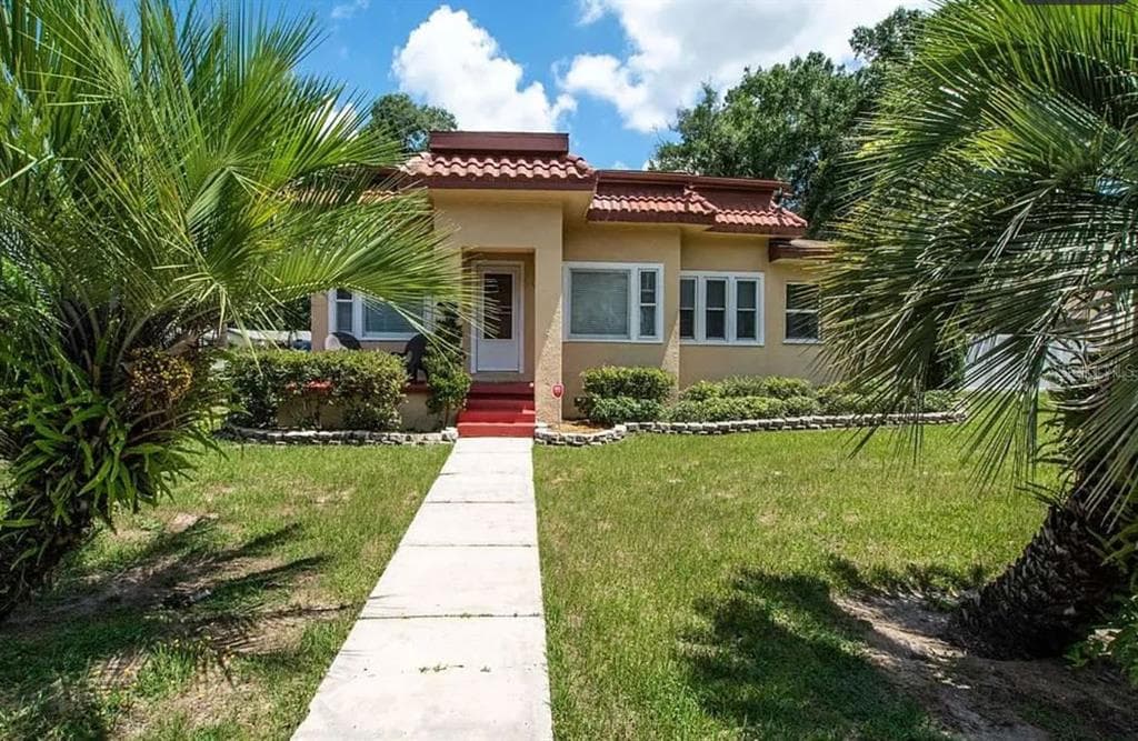 1601 E 1ST AVENUE MOUNT DORA, FL 32757
