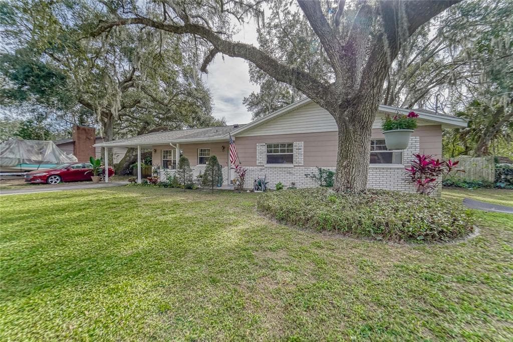 2517 E 149TH AVENUE LUTZ, FL 33559