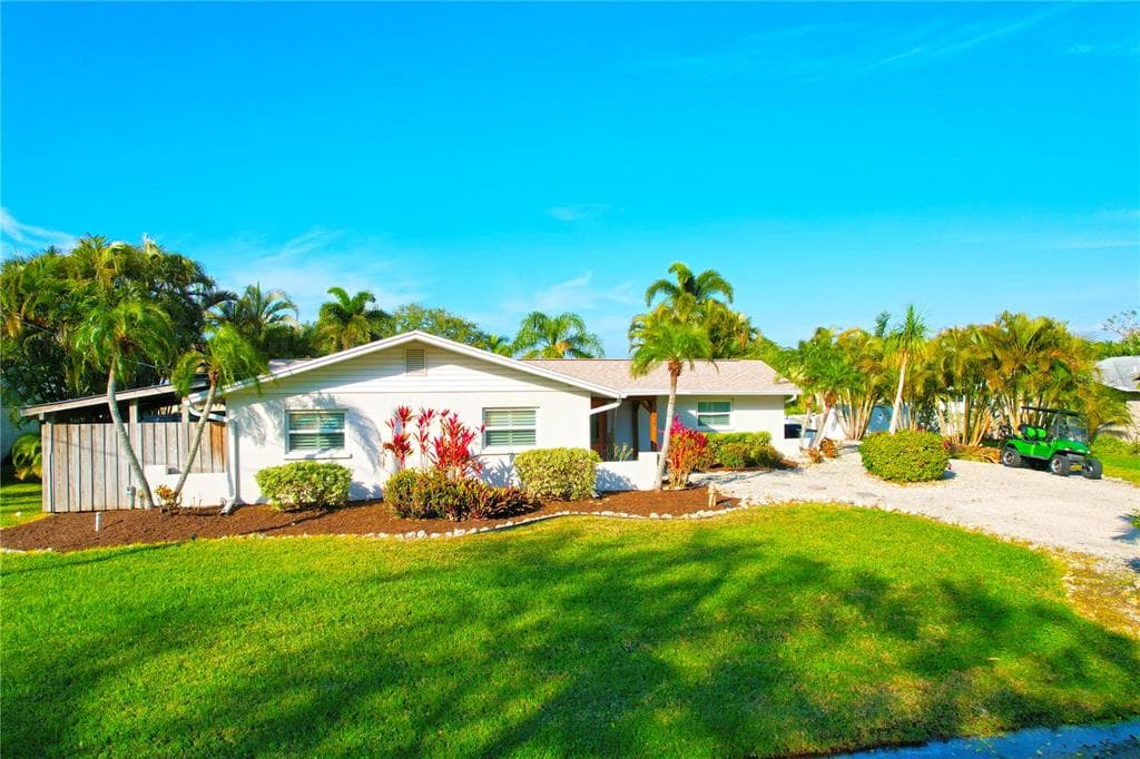4418 DOLPHIN LANE