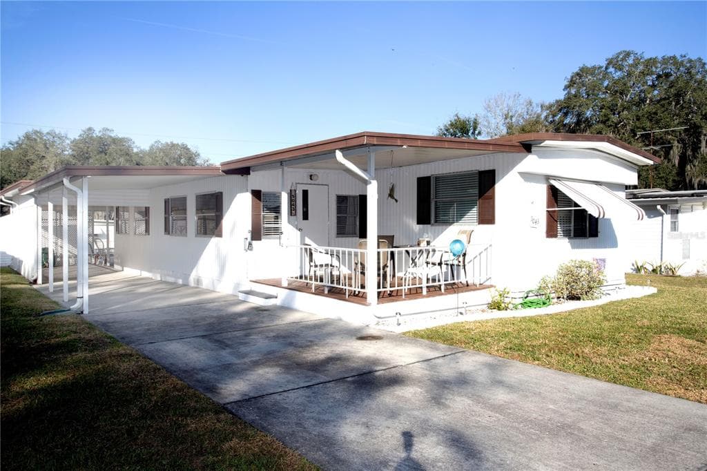 5043 LITTLE LAKE COURT ZEPHYRHILLS, FL 33542