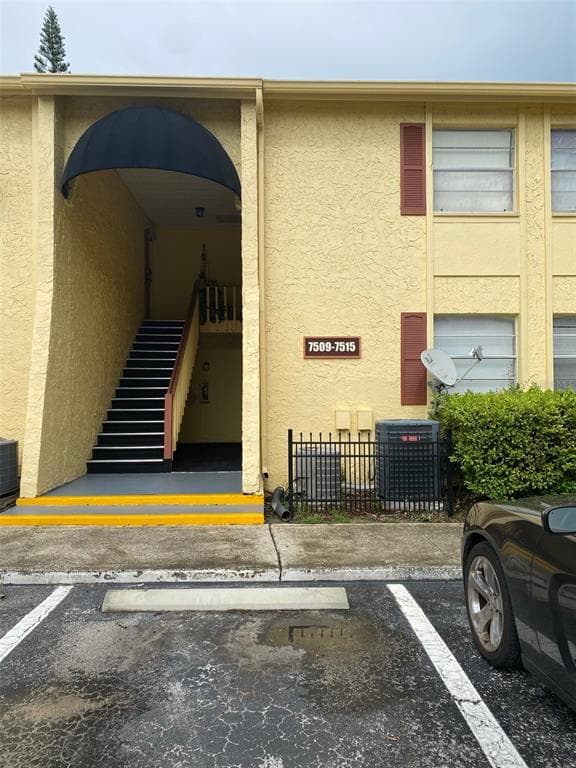 7509 DOLONITA DRIVE UNIT 7509 TAMPA, FL 33615
