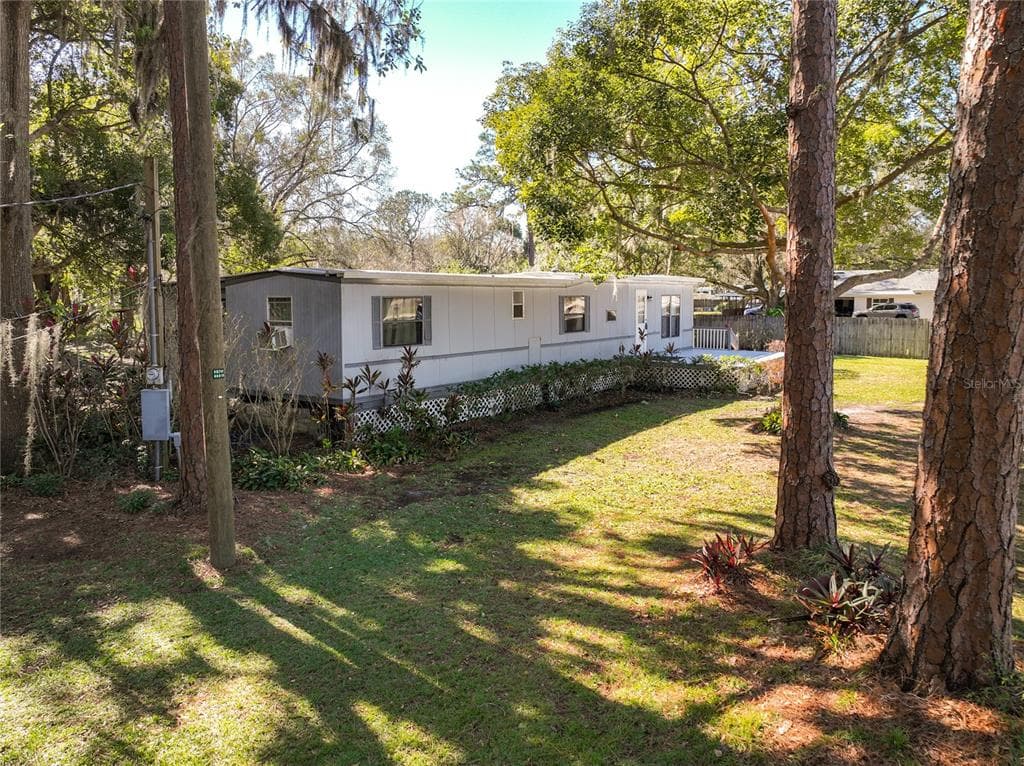 325 DENTON AVE AUBURNDALE, FL 33823
