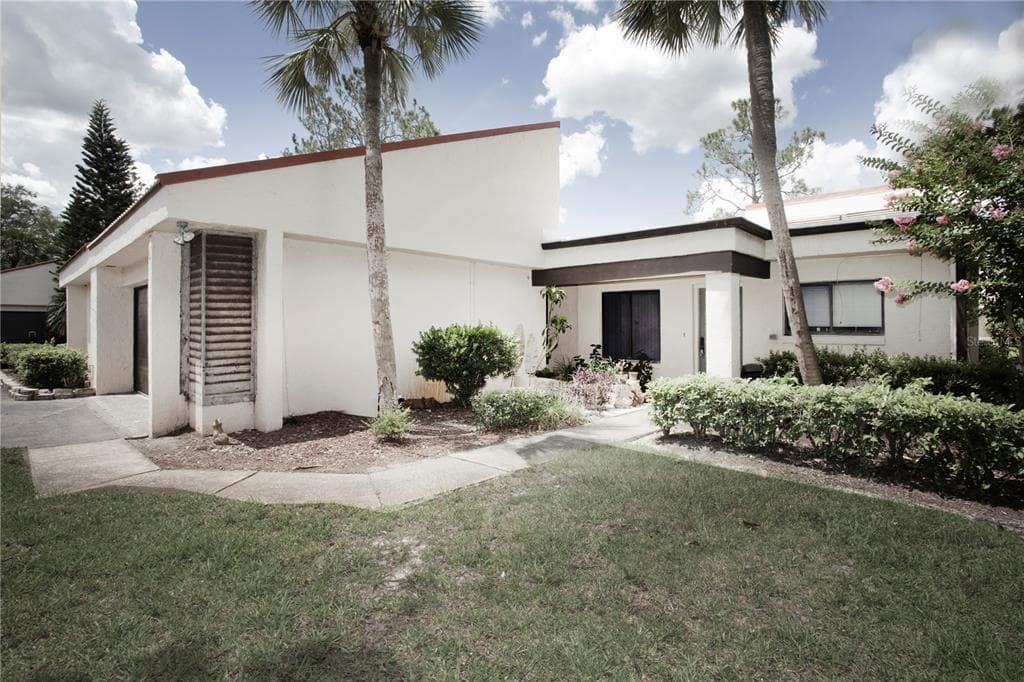 105 VALENCIA COURT N UNIT 98 PLANT CITY, FL 33566