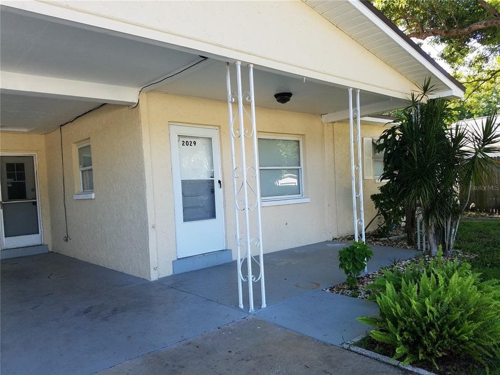 2029 CALUSA TRAIL HOLIDAY, FL 34690