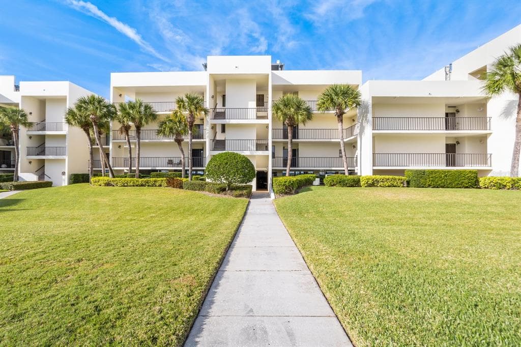 50 COE ROAD UNIT 223 BELLEAIR, FL 33756