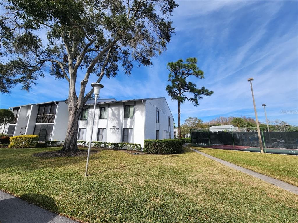 1109 PINE RIDGE CIRCLE W UNIT F1