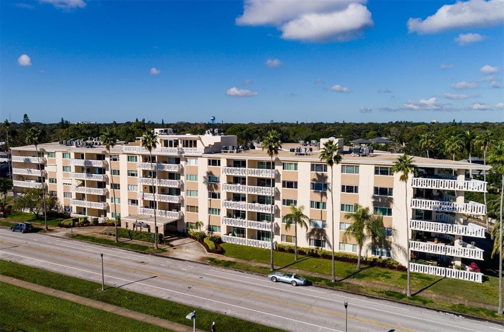 1200 N SHORE DRIVE NE UNIT 105 ST PETERSBURG, FL 33701