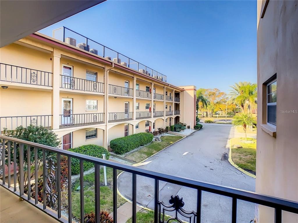 10215 REGAL DRIVE UNIT 37 LARGO, FL 33774