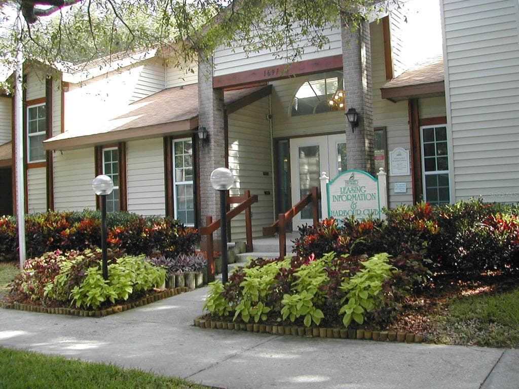 1767 HAMPTON LANE UNIT 208 PALM HARBOR, FL 34683