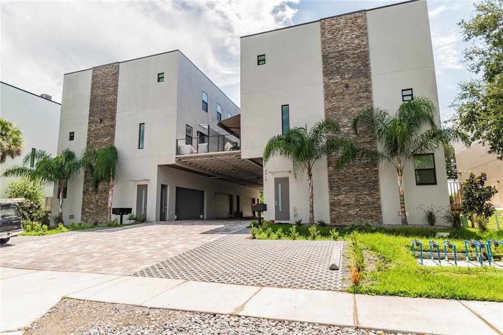 4910 W MCELROY AVENUE UNIT 3 TAMPA, FL 33611