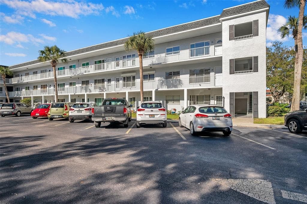 2002 AUSTRALIA WAY E UNIT 68 CLEARWATER, FL 33763