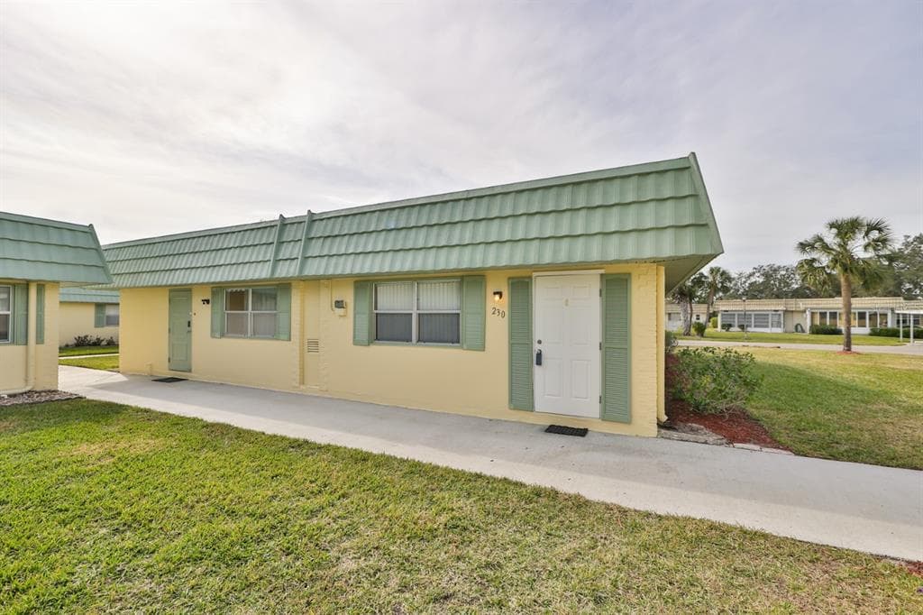 102 CAMBRIDGE TRAIL UNIT 230 SUN CITY CENTER, FL 33573