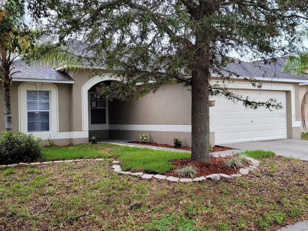 8017 ALAMOSA WOOD AVENUE RUSKIN, FL 33573