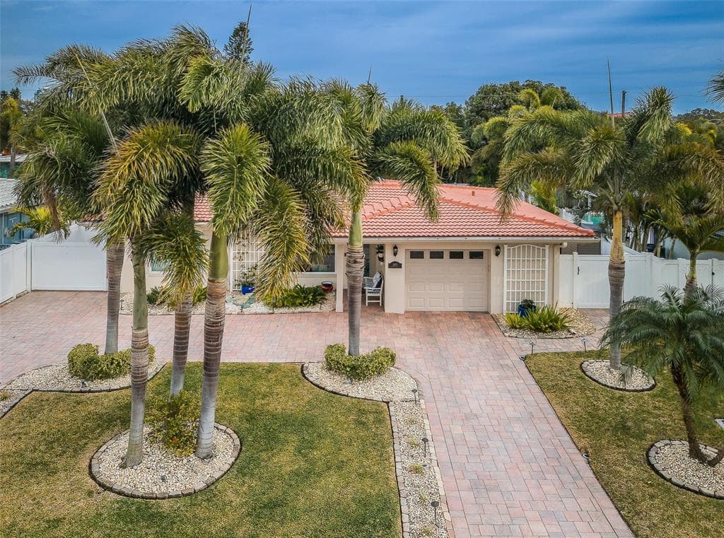 2475 BAYWOOD DRIVE W DUNEDIN, FL 34698