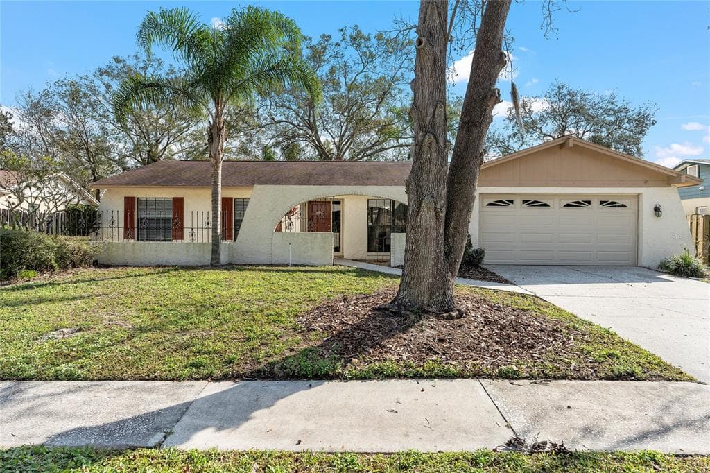 4212 AUTUMN LEAVES DRIVE TAMPA, FL 33624