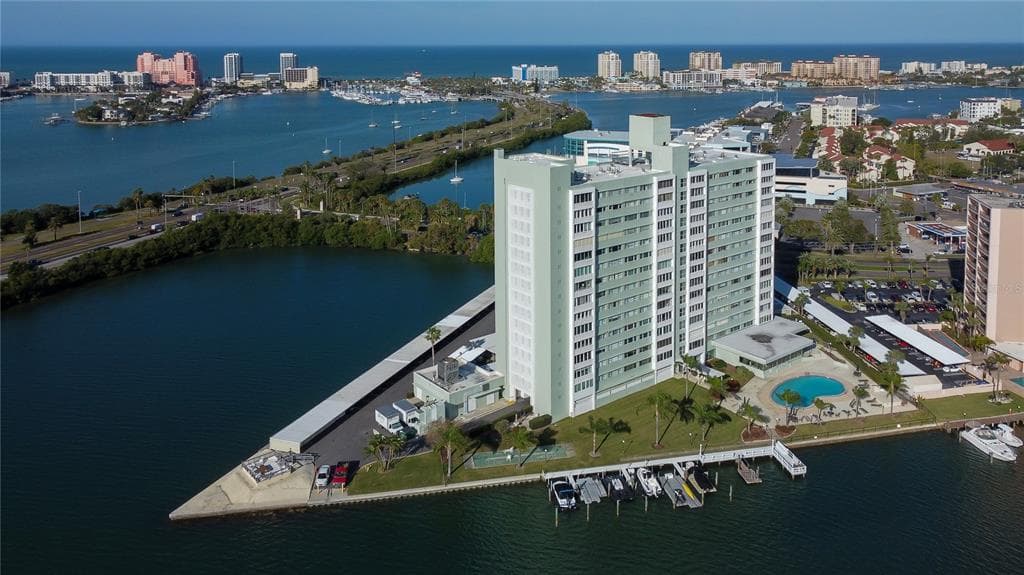 31 ISLAND WAY UNIT 705 CLEARWATER BEACH, FL 33767