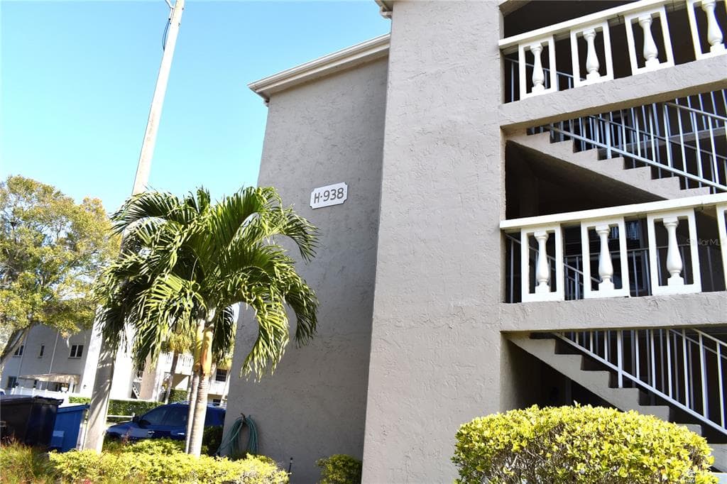 938 VIRGINIA STREET UNIT 104 DUNEDIN, FL 34698