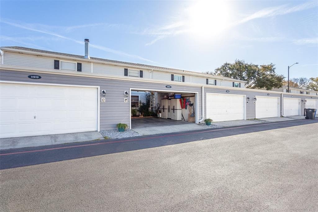 11917 CONGRESSIONAL DRIVE UNIT 11917 TAMPA, FL 33626