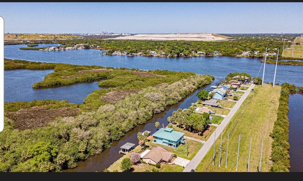 BAY DRIVE GIBSONTON, FL 33534