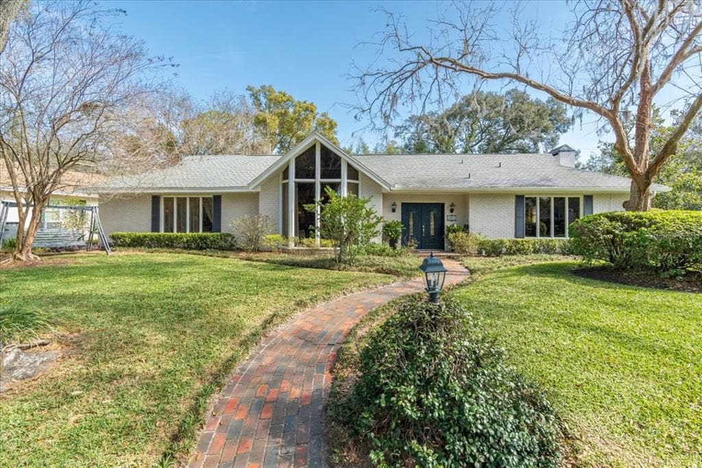 10011 HAMPTON PLACE TAMPA, FL 33618